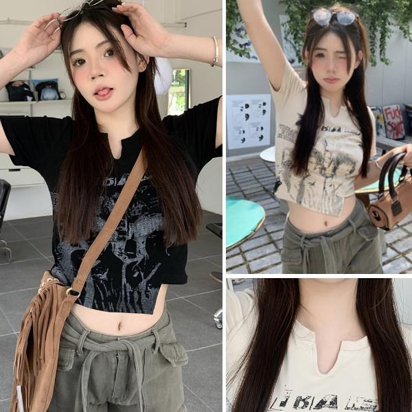M-2XL韓版泫雅風美式復古素描印花短袖T恤女 小V領不規則短版辣妹上衣(2色)-凱西娃娃