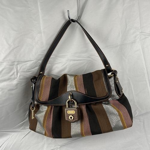 【高雄SKMPARK店】FENDI/側背包//