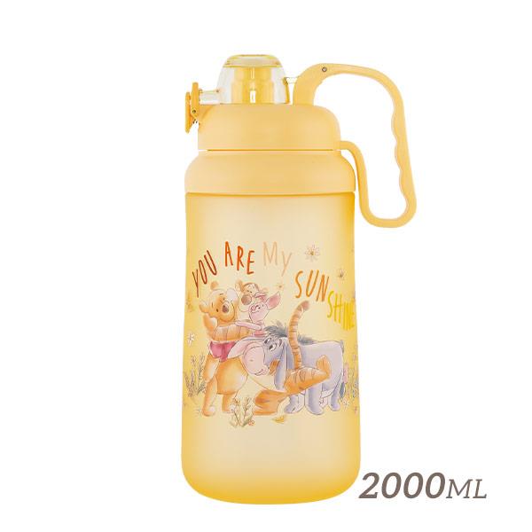 【HOUSUXI】迪士尼小熊維尼系列-Tritan大容量彈蓋水瓶2000ml【迪士尼新品開箱↘77折起】＜售價已折＞