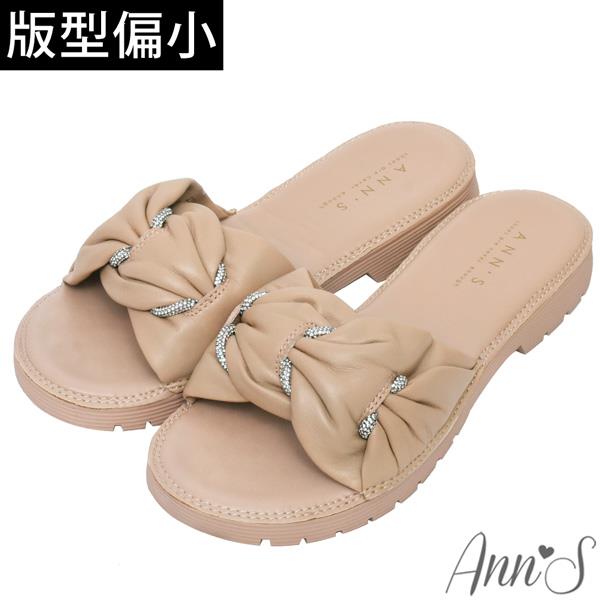 💐母親節限定專區最高7折💐Ann’S名媛野餐局-小羊皮全真皮立體抓皺鑽條 軟Q平底涼拖鞋-杏(版型偏小)