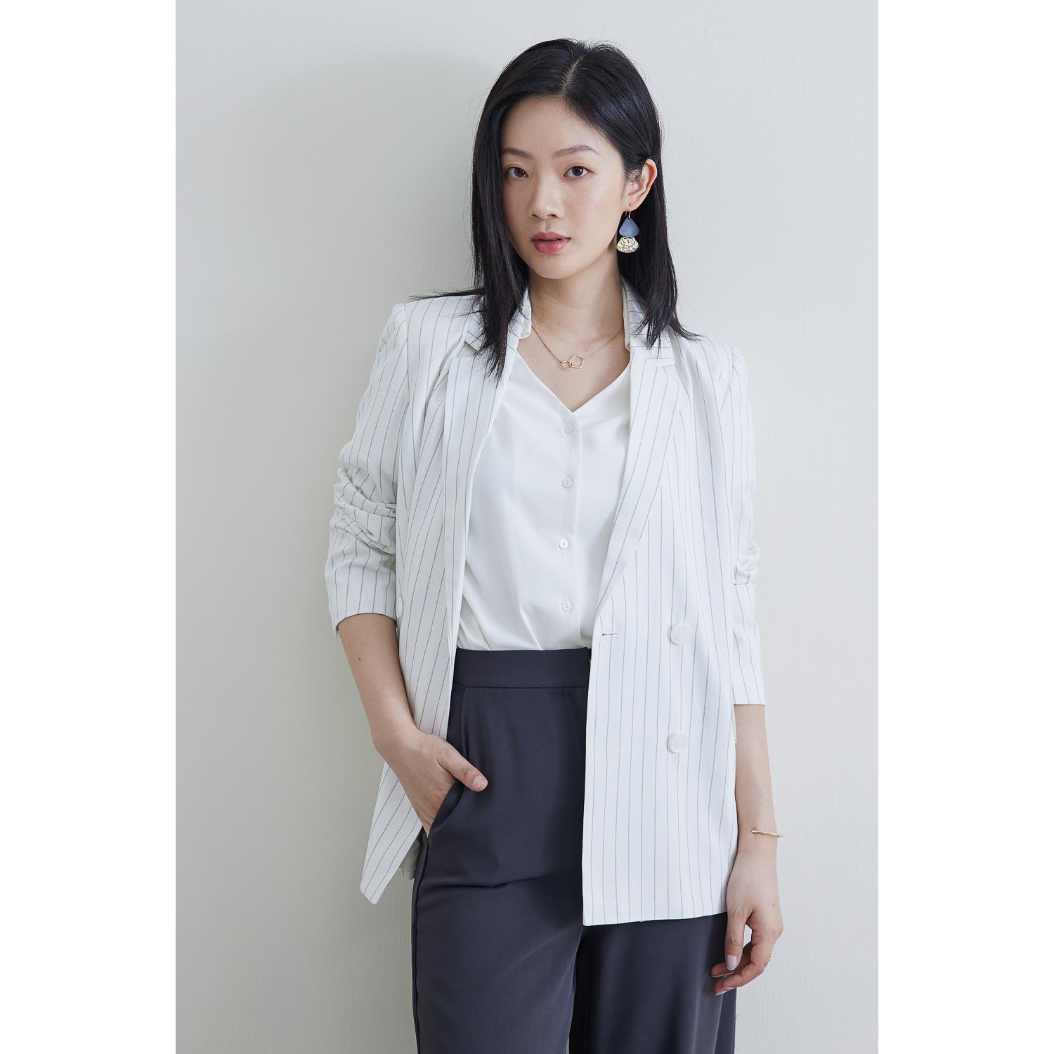 SST&C #網路獨賣款白底條紋雙排釦休閒女裝西裝外套 | 8162204008 (outlet)