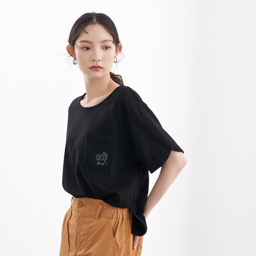 甜心小花圓領口袋TEE(黑色)-女