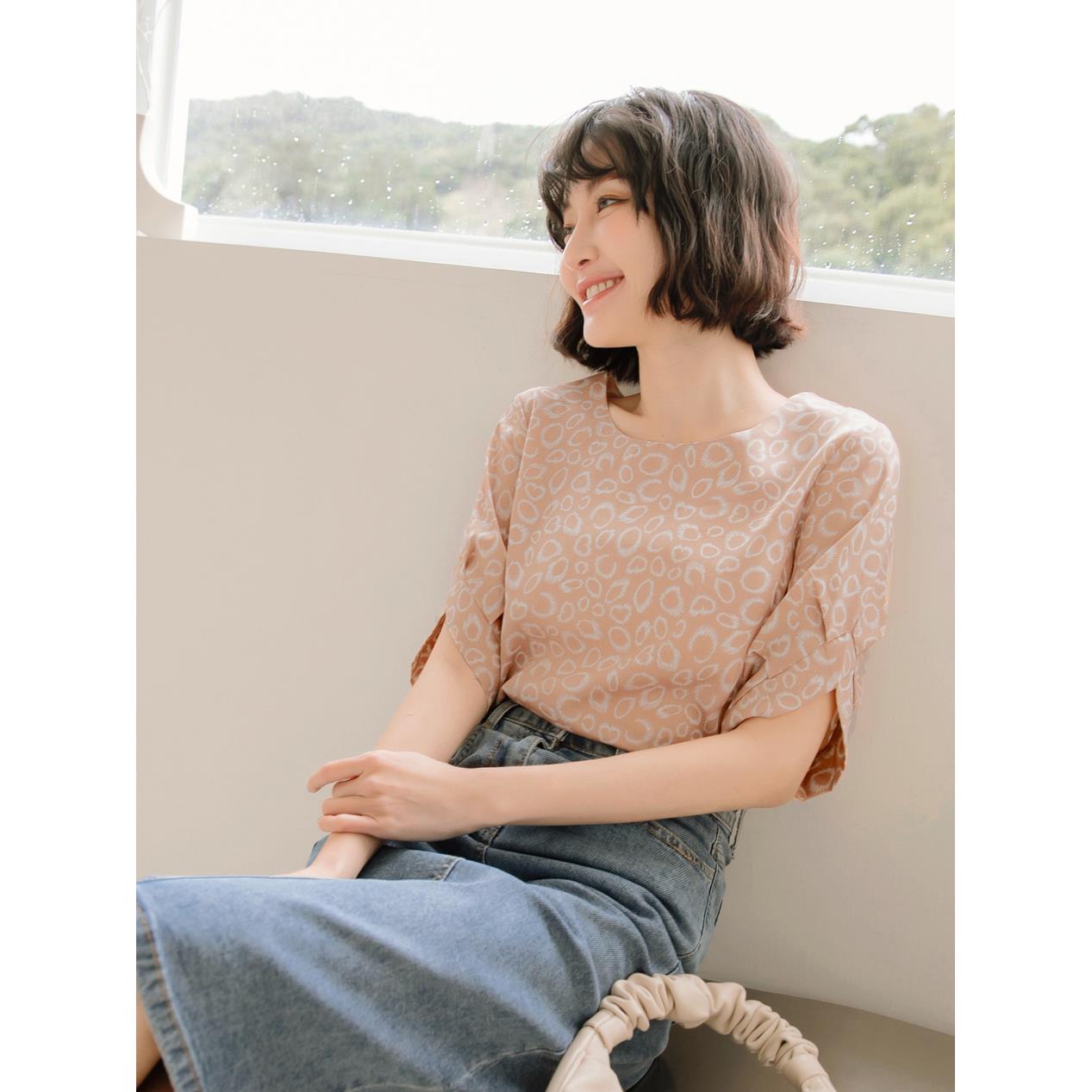 圓領印花蝴蝶結綁帶打褶澎袖上衣