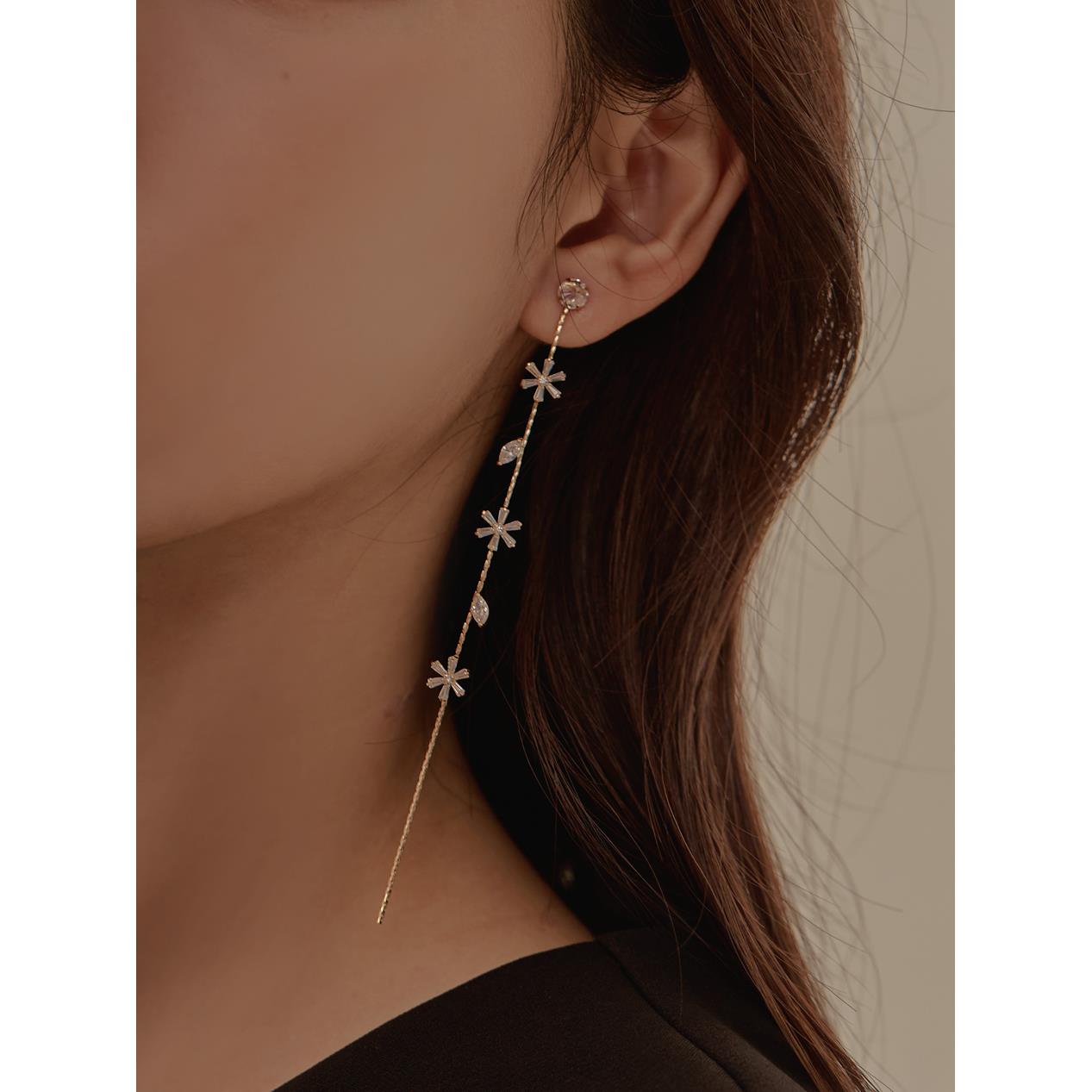 韓國選品．垂墜花朵鋯石925銀針耳環