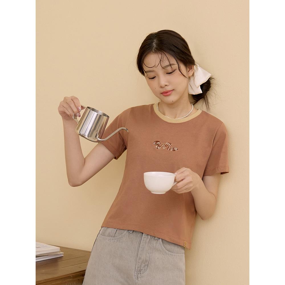咖啡廳家族．咖啡豆刺繡撞色滾邊短版TEE