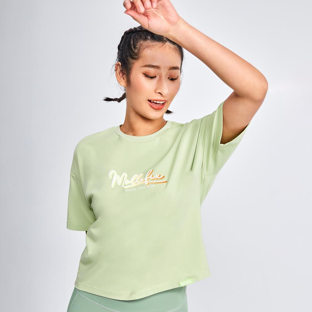 MOLLIFIX 瑪莉菲絲 活力LOGO圓領短袖T恤 (酪梨綠)