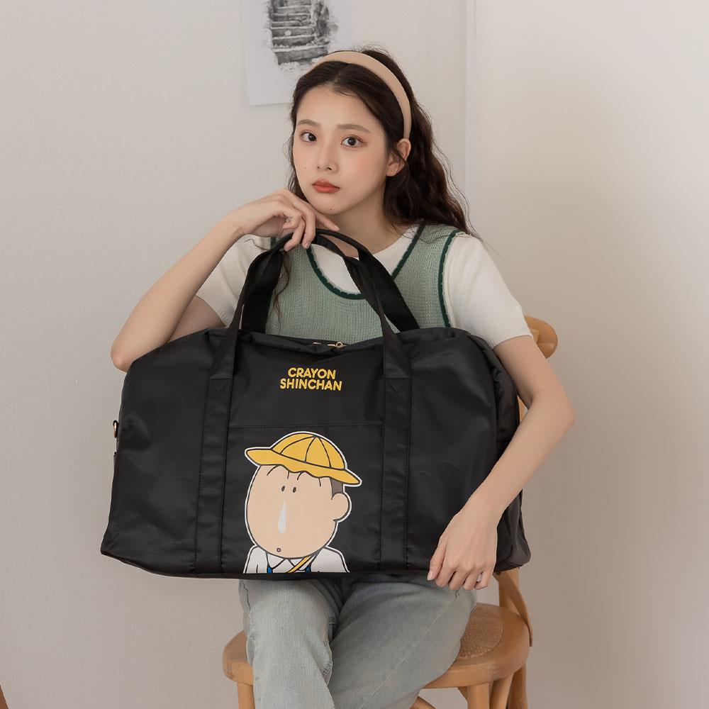 天藍小舖-蠟筆小新亮眼大圖案尼龍大旅行袋-共4色-$490【A03031846】