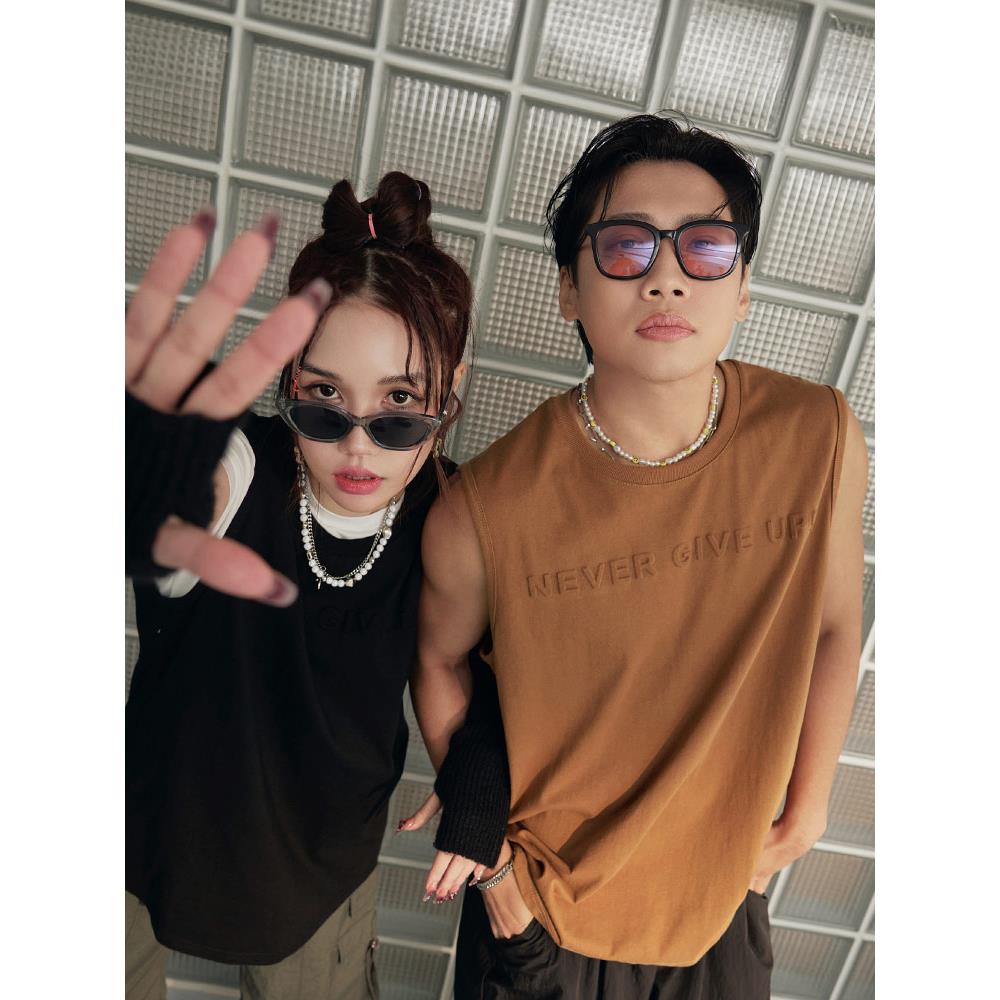 尼克&Ashly．純棉素色立體印花長版寬鬆無袖上衣