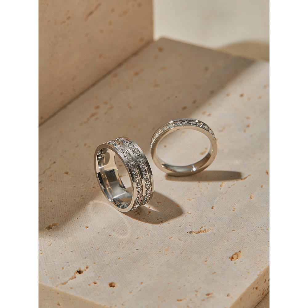 抗過敏鈦鋼鑲嵌鋯石排鑽戒指