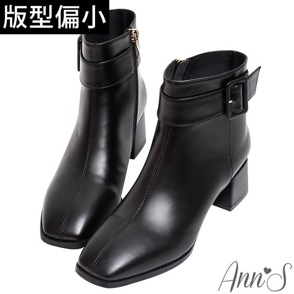 Ann’S防潑水材質-米蘭達經典釦帶粗低跟短靴5cm-黑(版型偏小)
