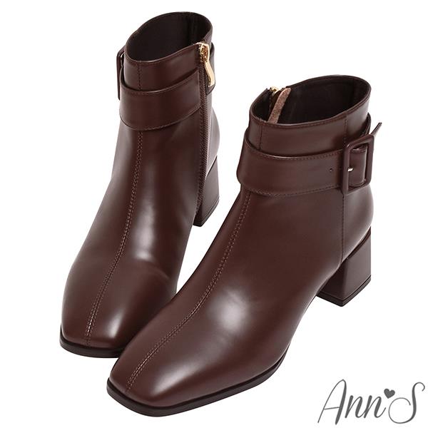 Ann’S防潑水材質-米蘭達經典釦帶粗低跟短靴5cm-咖(版型偏小)