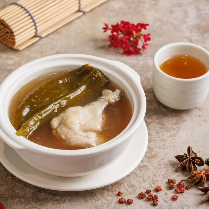 【冷凍店取-彭園】剝皮辣椒雞湯(2包入)(520gx1)