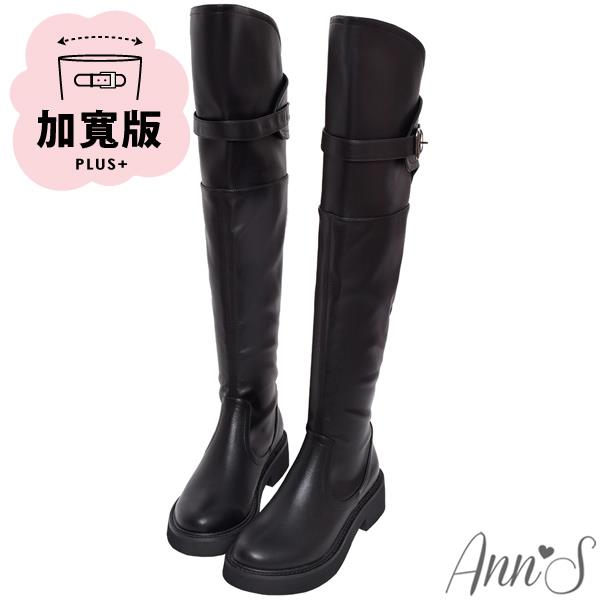 🔥買三送一🔥Ann’S花苞2.0彈力皮革-加寬版美腿曲線釦帶平底過膝長靴4cm-黑