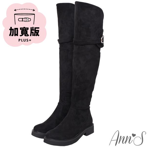 🔥買三送一🔥Ann’S花苞2.0防水絨布-加寬版美腿曲線釦帶平底過膝長靴4cm-絨黑
