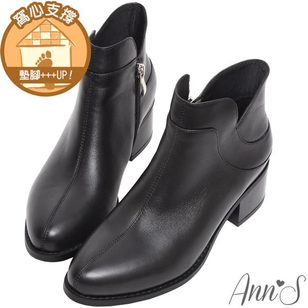 🍎任一雙現折$618🍎Ann’S諾拉-雙弧線V口顯瘦真皮小羊皮粗跟短靴5cm-黑