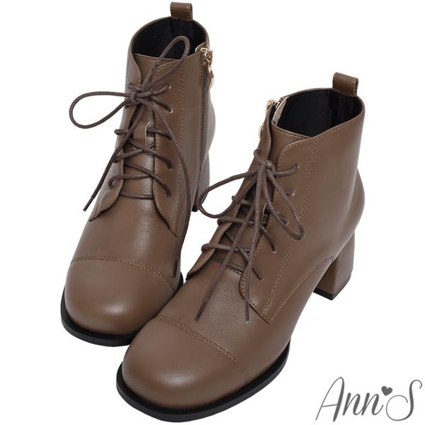 🍎任一雙現折$618🍎Ann’S愛莉諾-綁帶5孔小羊皮真皮加寬圓頭粗跟短靴5.5cm-咖