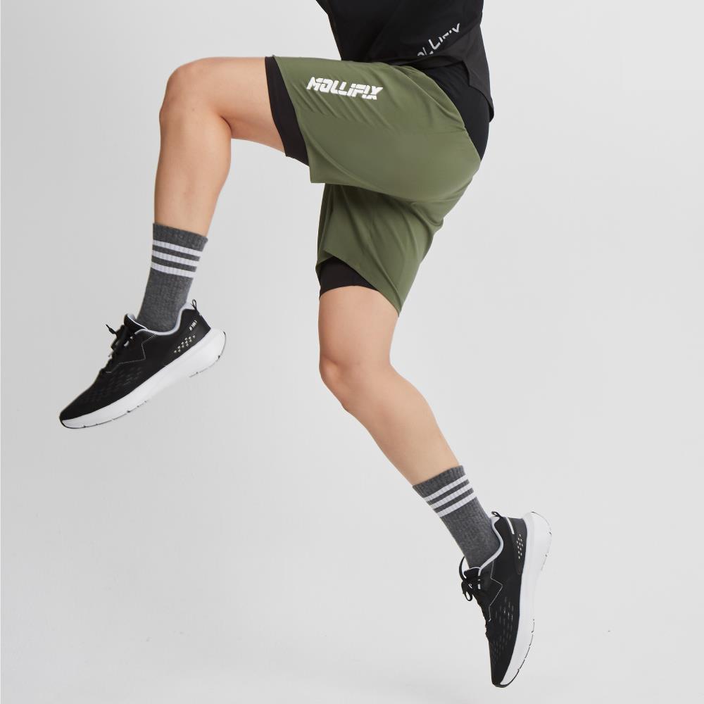 【MEN】MOLLIFIX 瑪莉菲絲 360°口袋雙層運動短褲 (淺橄綠)