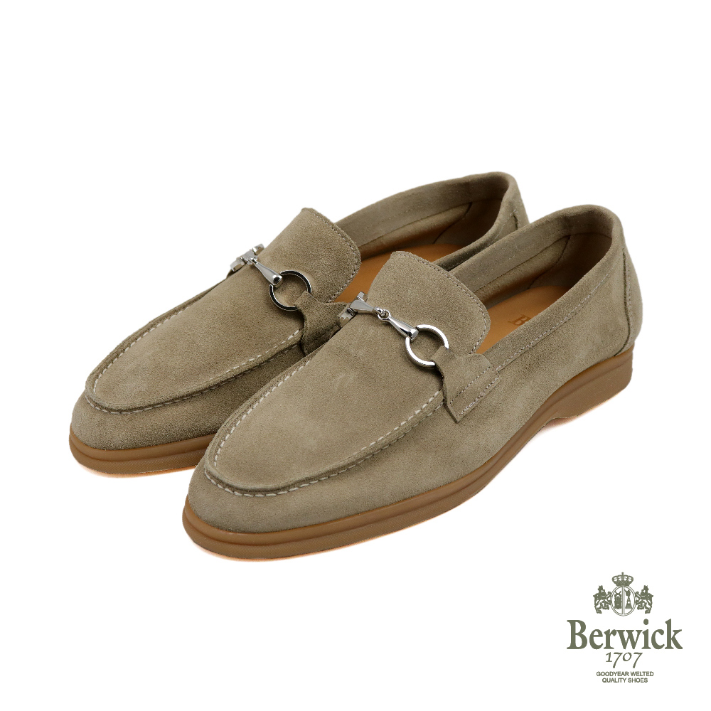 【Berwick】西班牙原廠柔軟麂皮馬銜釦休閒樂福鞋 卡其色(B5577-KAKI)