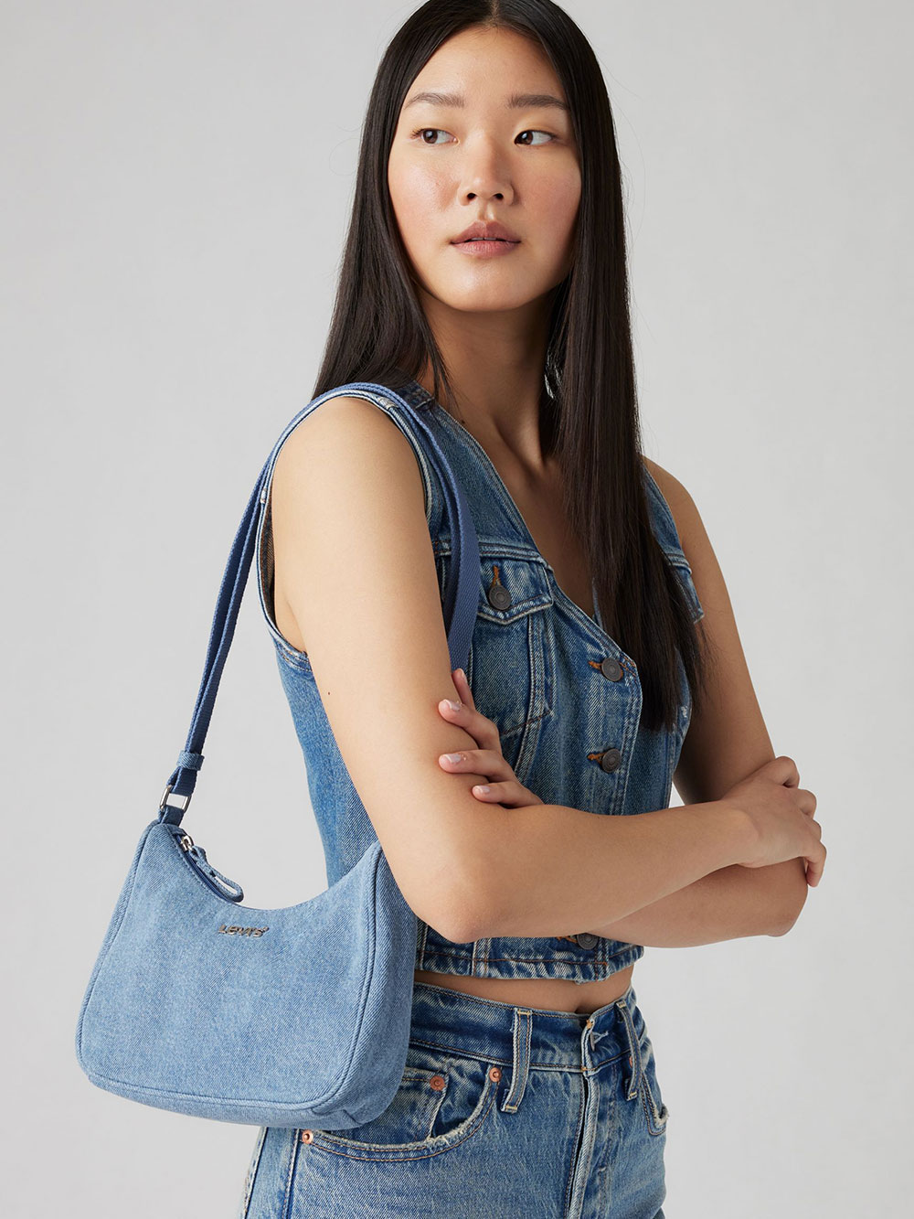 Levi's® 經典丹寧牛仔側背月亮包 人氣新品