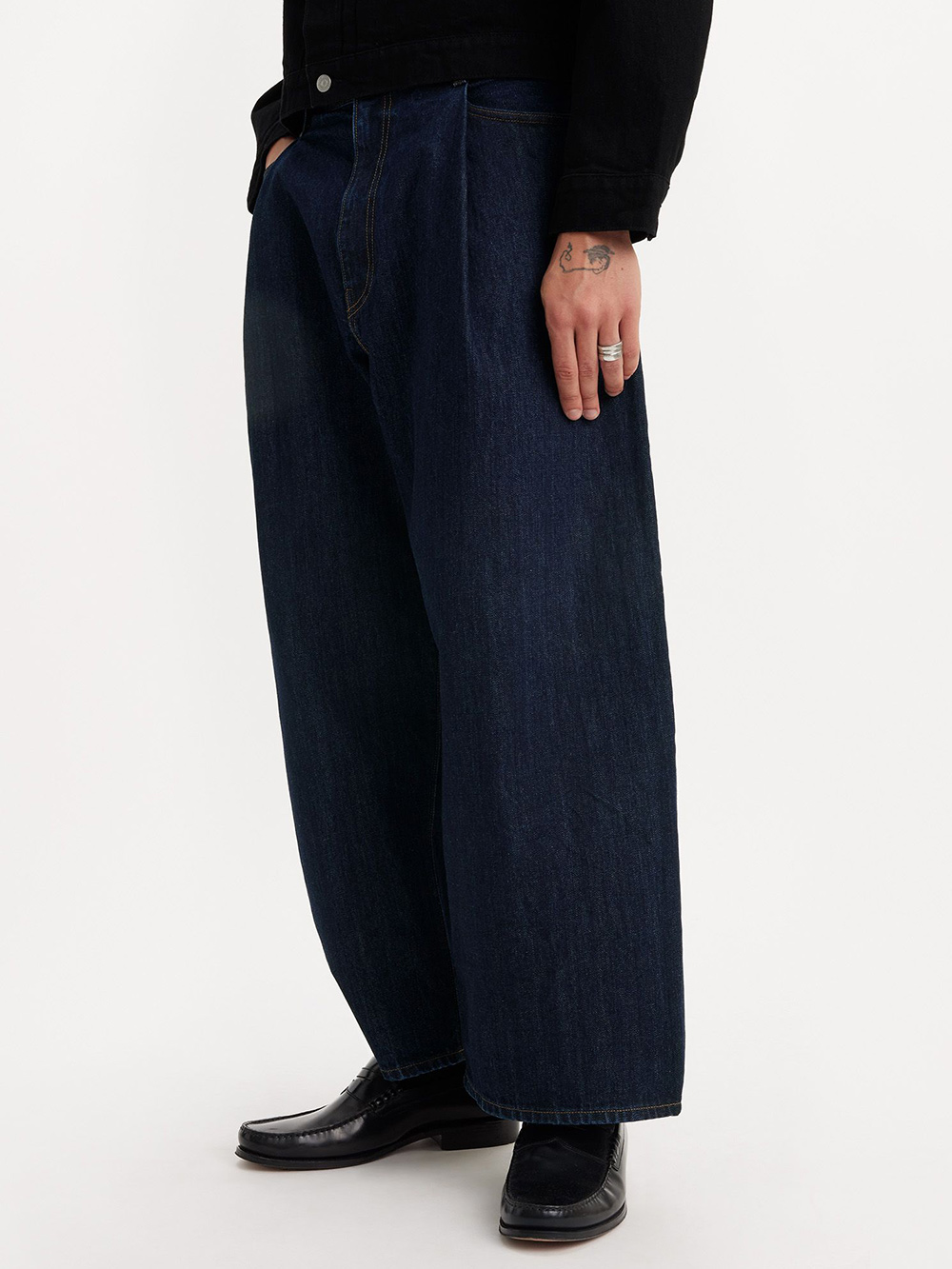 Levi's® MOJ日本製布料WIDE PLEAT CROP 男款打褶丹寧牛仔寬褲 Levi's® MOJ日本製布料WIDE PLEAT CROP 男款打褶丹寧牛仔寬褲