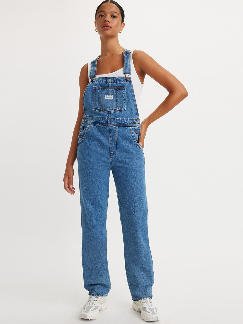 Levi’s® 女款 經典丹寧牛仔寬鬆吊帶褲 人氣新品