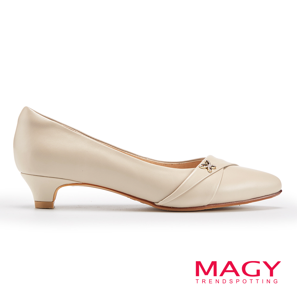 MAGY 氣質反摺真皮尖頭低跟鞋 杏色 #15232