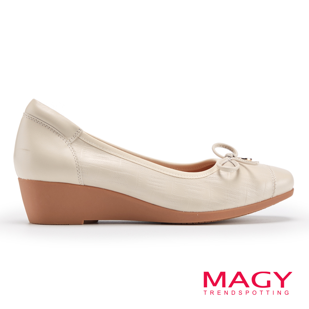 MAGY 方頭壓紋牛皮蝴蝶結楔型中跟鞋 米色 #15246