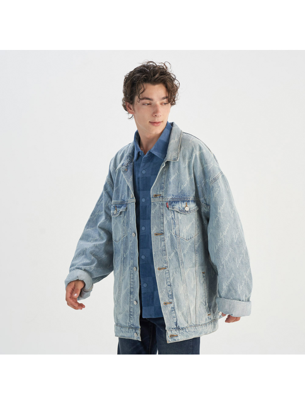 Levi’s®  男款 TYPE3牛仔外套 滿版LOGO  熱賣單品