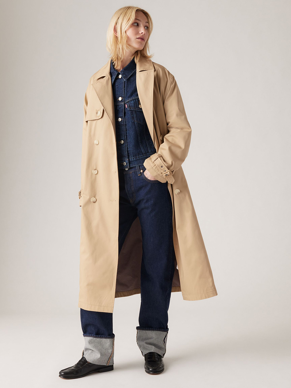 Levi's® 女款長版風衣外套 人氣新品