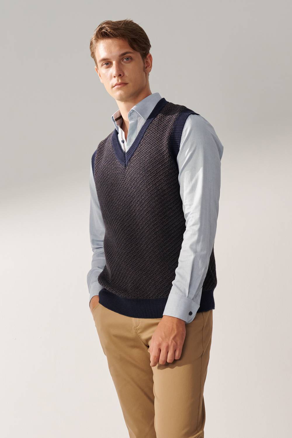SST&C Navy Two-Tone Textured Wool-Blend Knitted Vest | 00182409001_2