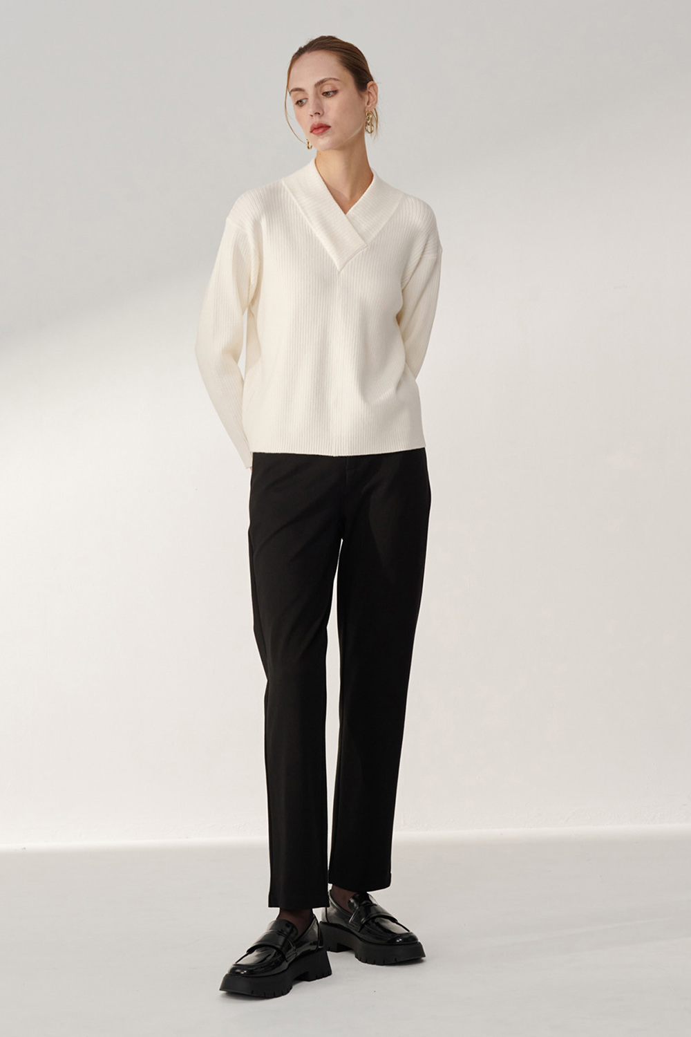 SST&C White Turtleneck Sweater | 01182409004_3