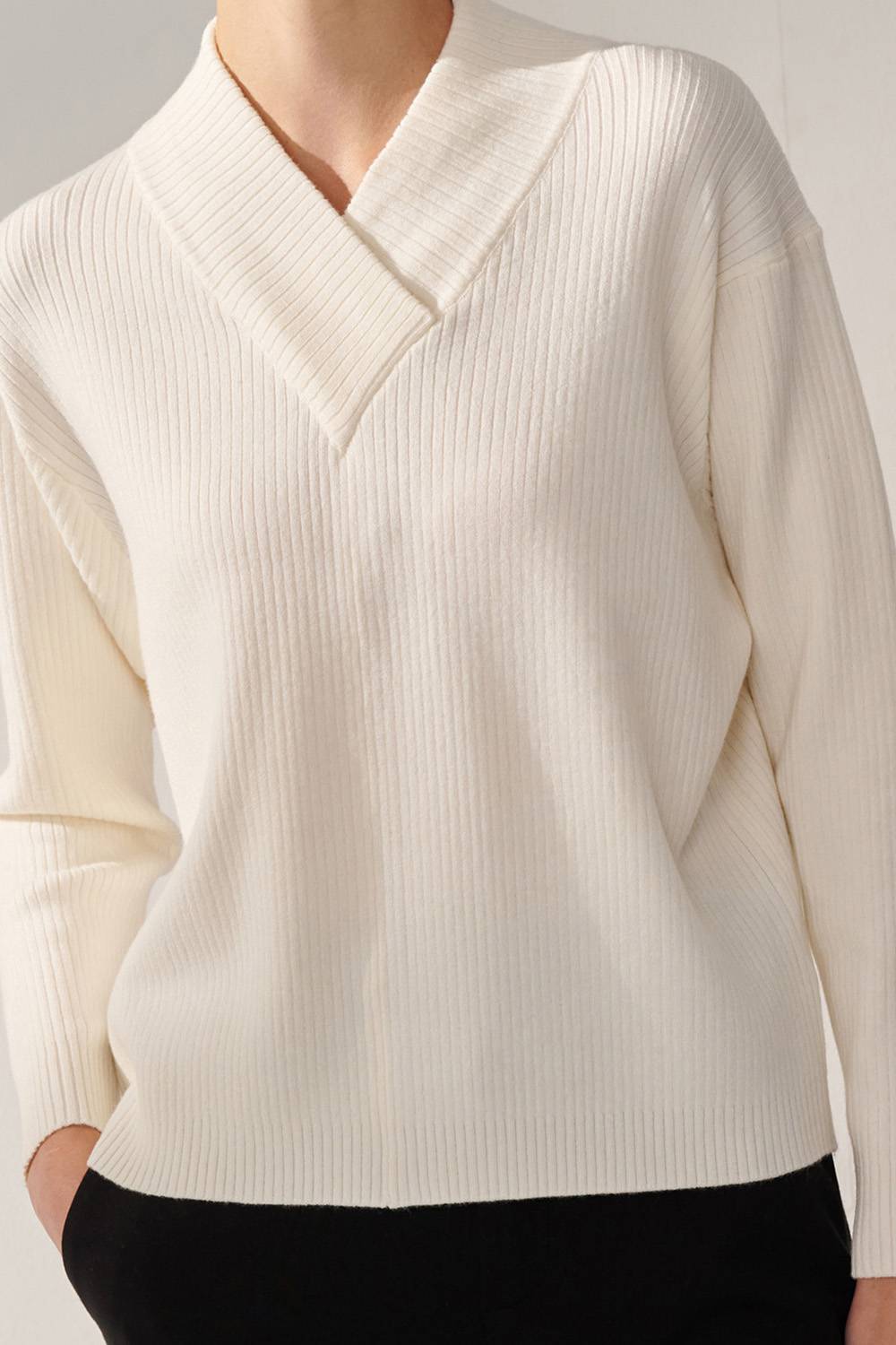SST&C White Turtleneck Sweater | 01182409004_6