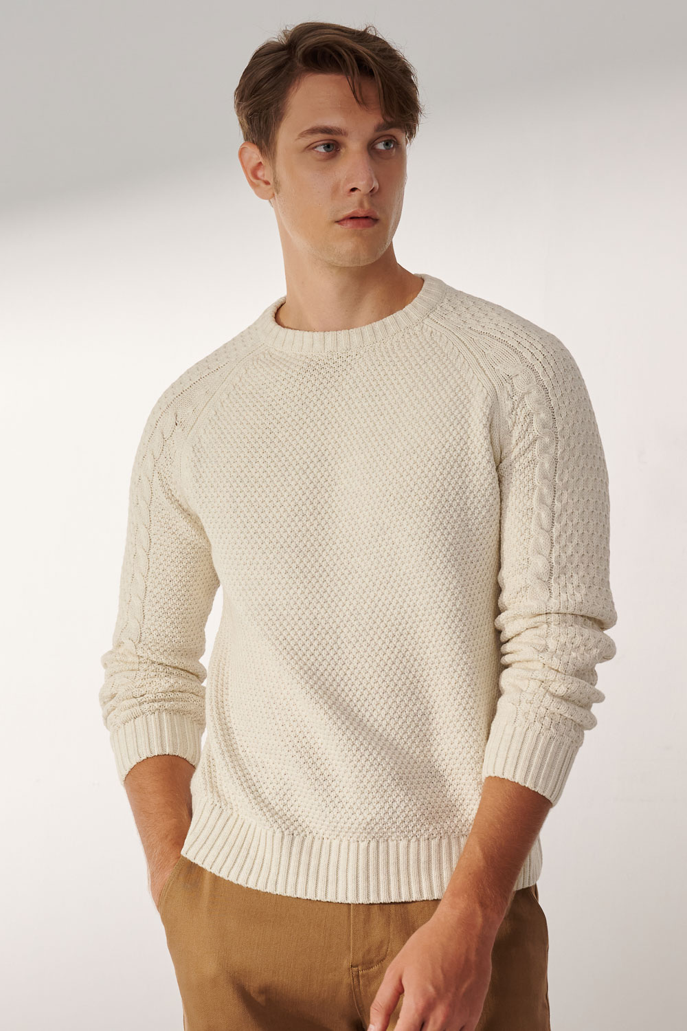 SST&C White and Gray Cable-Knit Crew Neck Sweater | 00182410001_0