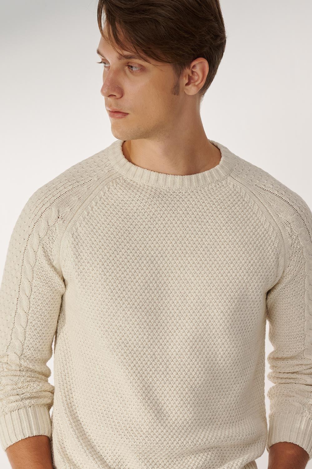 SST&C White and Gray Cable-Knit Crew Neck Sweater | 00182410001_1