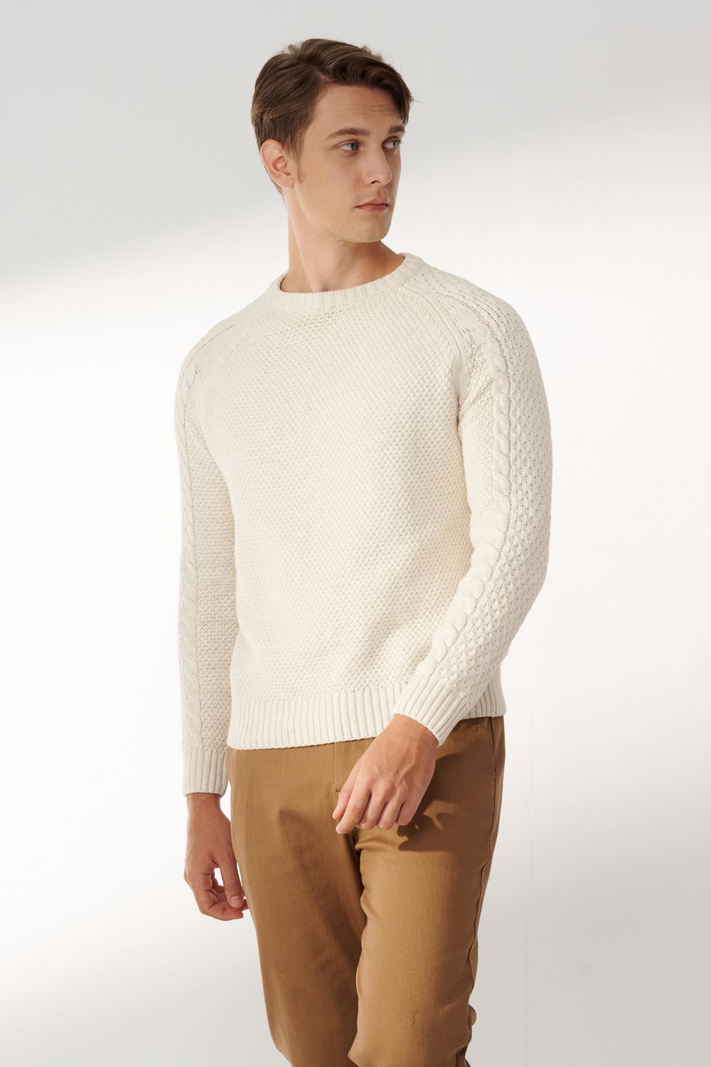 SST&C White and Gray Cable-Knit Crew Neck Sweater | 00182410001_2