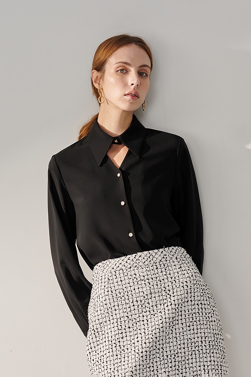 SST&C Black V-Shaped Hollow Design Top | 01082410002_0