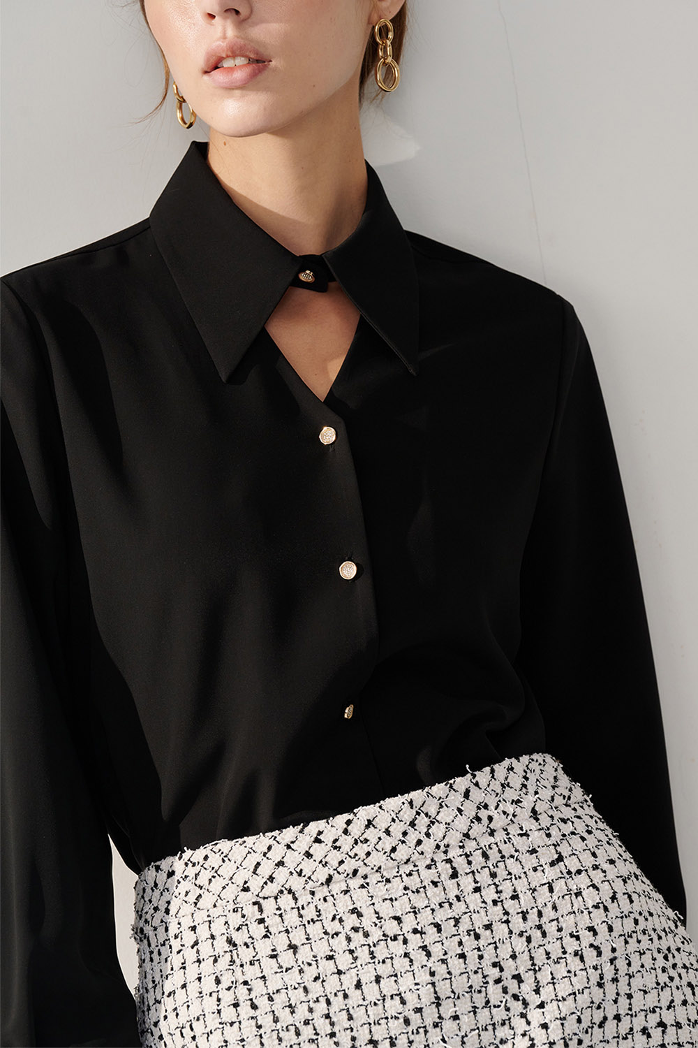 SST&C Black V-Shaped Hollow Design Top | 01082410002_6
