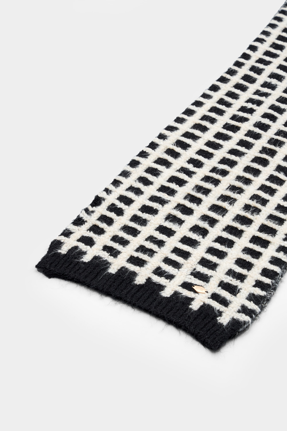 SST&C Black and White Check Pattern Scarf | 01472410005_1