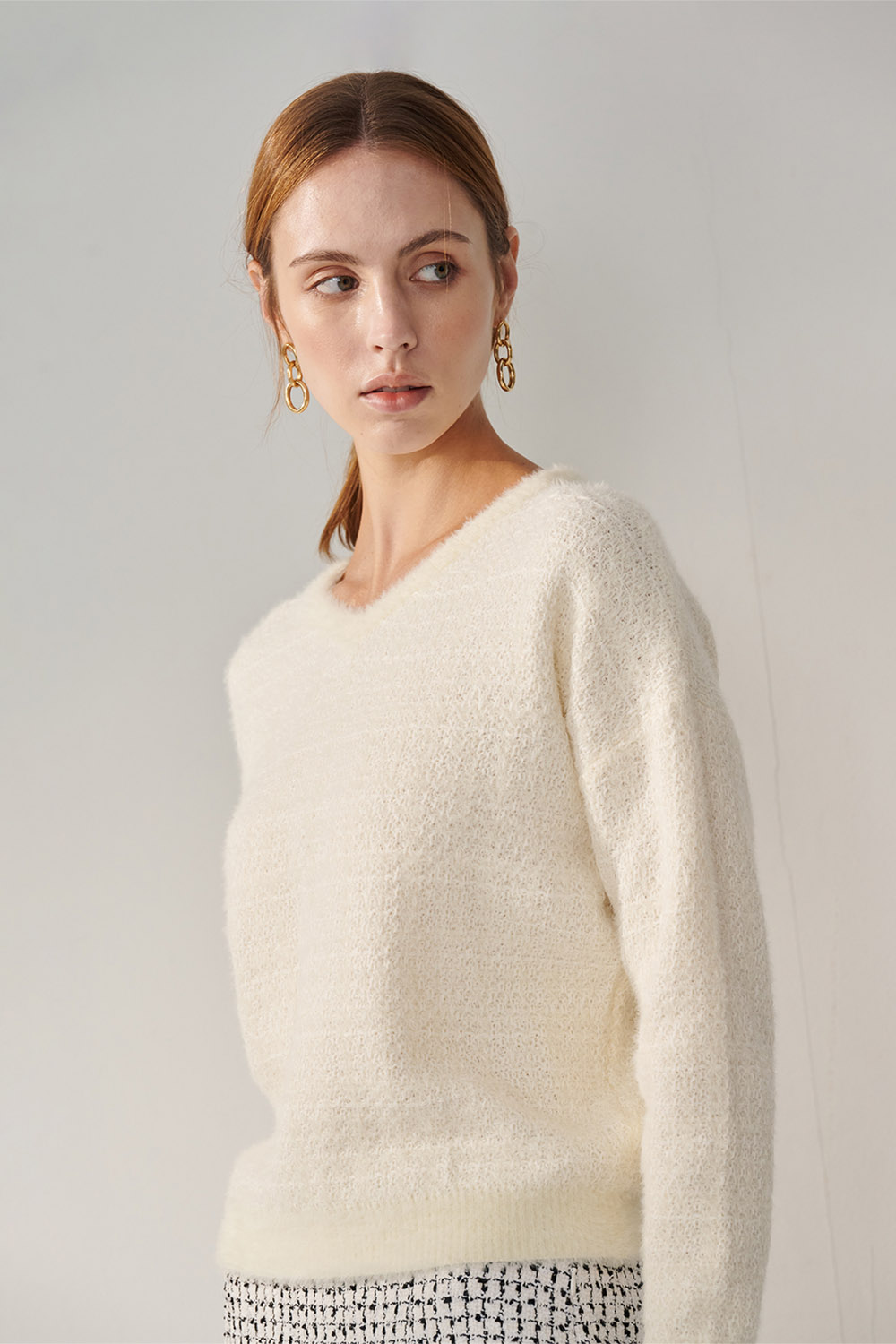 SST&C White V-Neck Small Fragrant Pullover Sweater | 01182410004_0