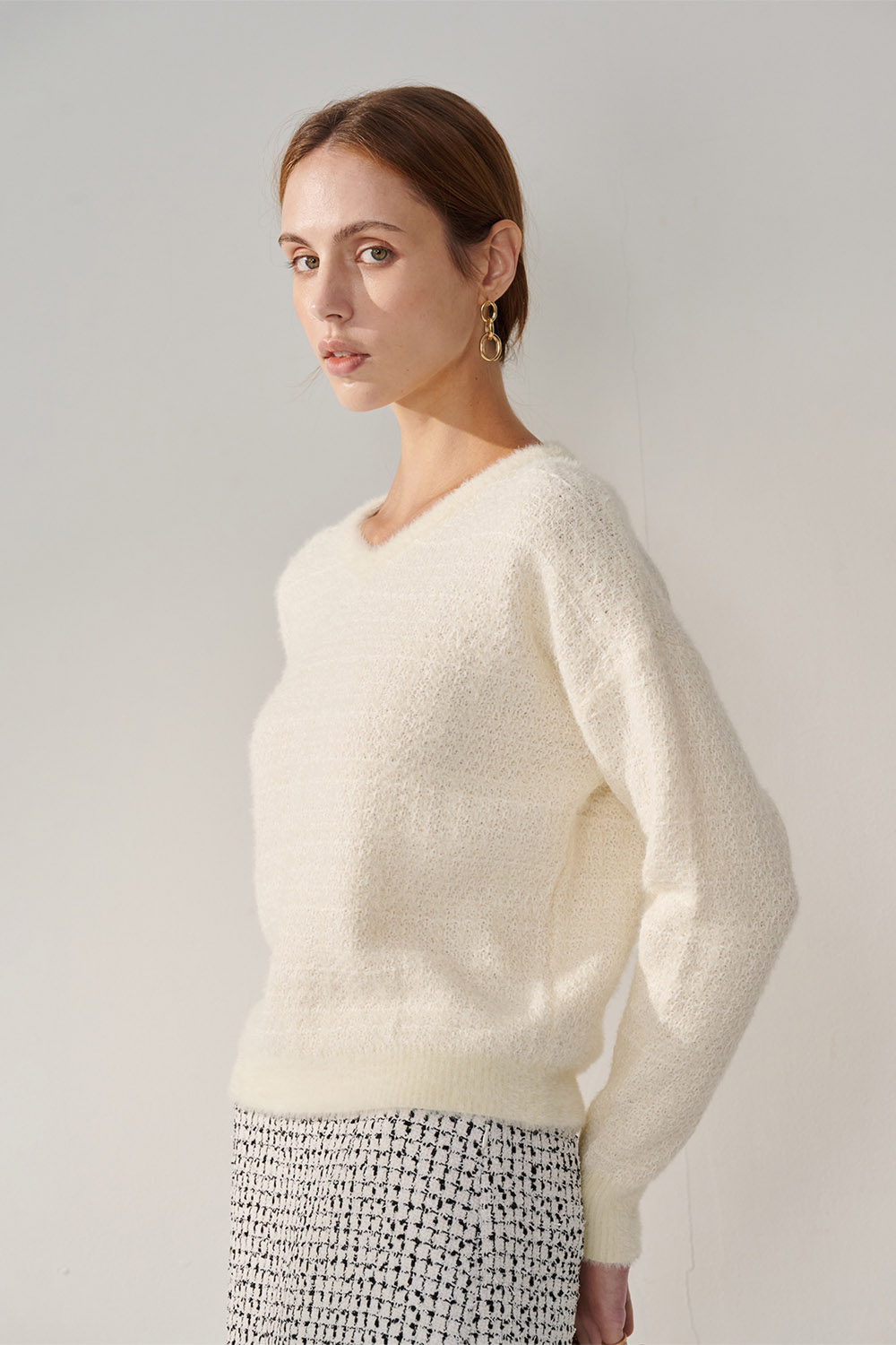 SST&C White V-Neck Small Fragrant Pullover Sweater | 01182410004_1