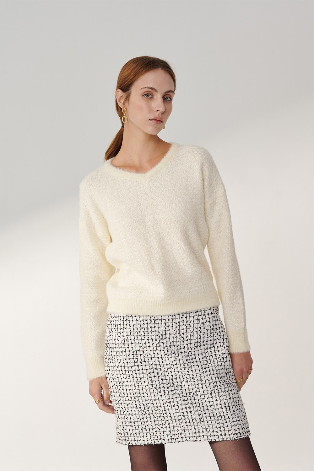 SST&C White V-Neck Small Fragrant Pullover Sweater | 01182410004_2