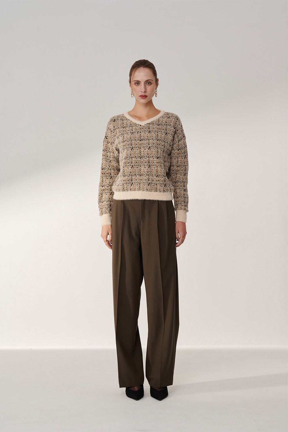 SST&C Deep Camel V-Neck Small Fragrant Style Pullover Sweater | 01182410005_2