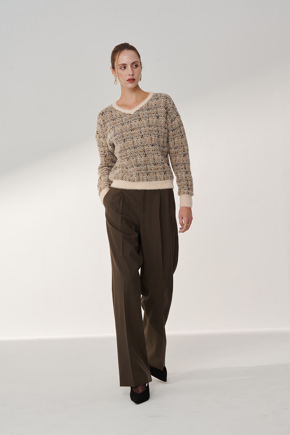 SST&C Deep Camel V-Neck Small Fragrant Style Pullover Sweater | 01182410005_4