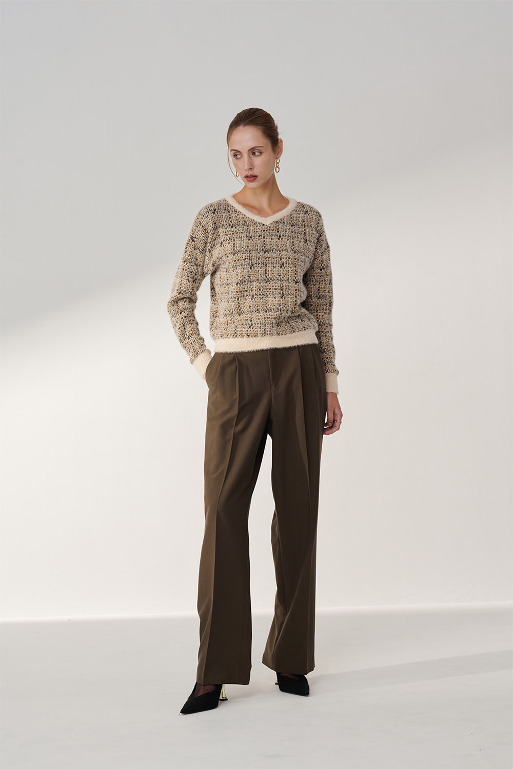 SST&C Deep Camel V-Neck Small Fragrant Style Pullover Sweater | 01182410005_5