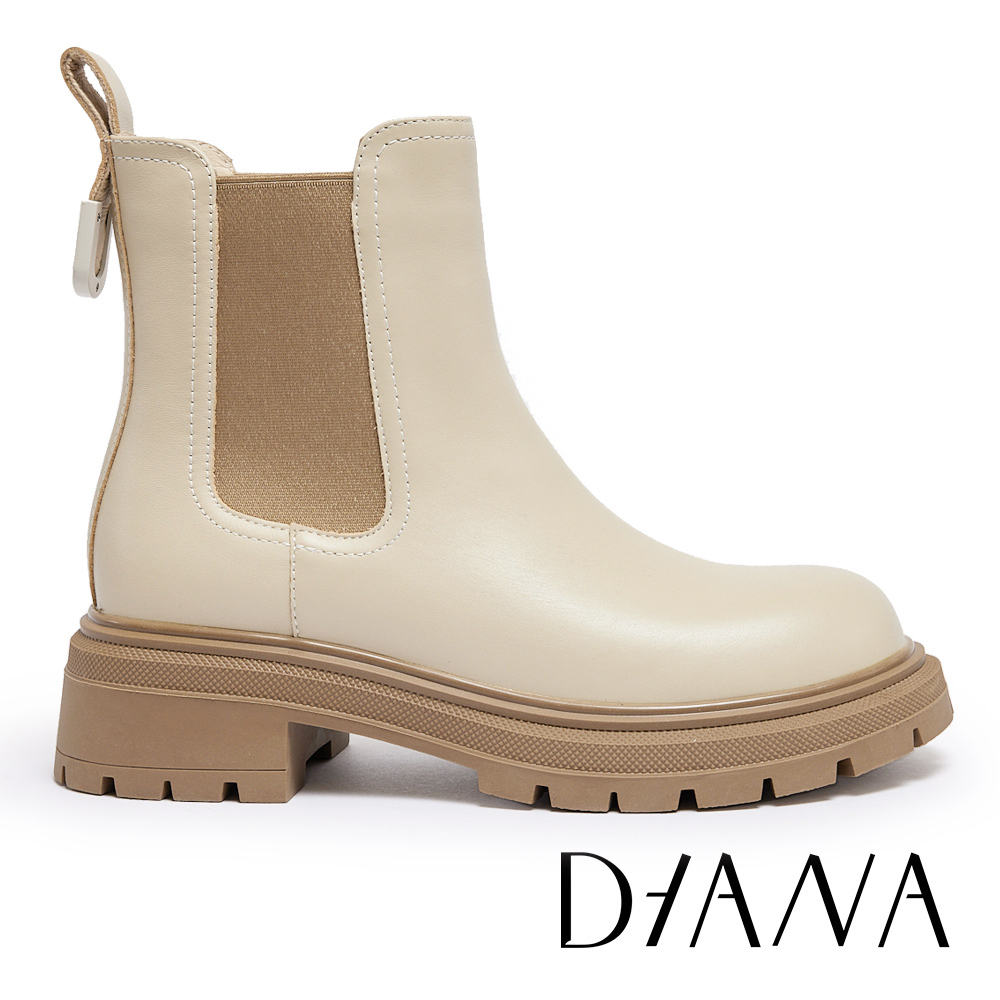 DIANA 率性真皮厚底切爾西短靴 米色 #54911