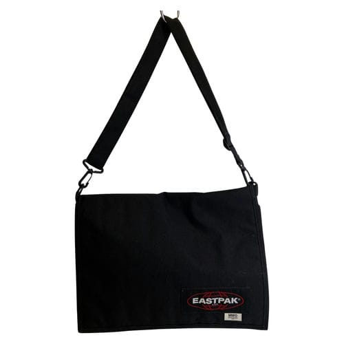 【高雄夢時代店】EASTPAK/側背包//