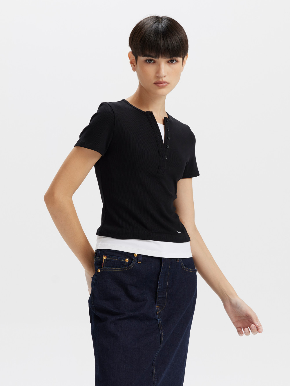 女款 V領短袖 LOGO Tee 短袖 舒適短袖 小刺繡 人氣新品