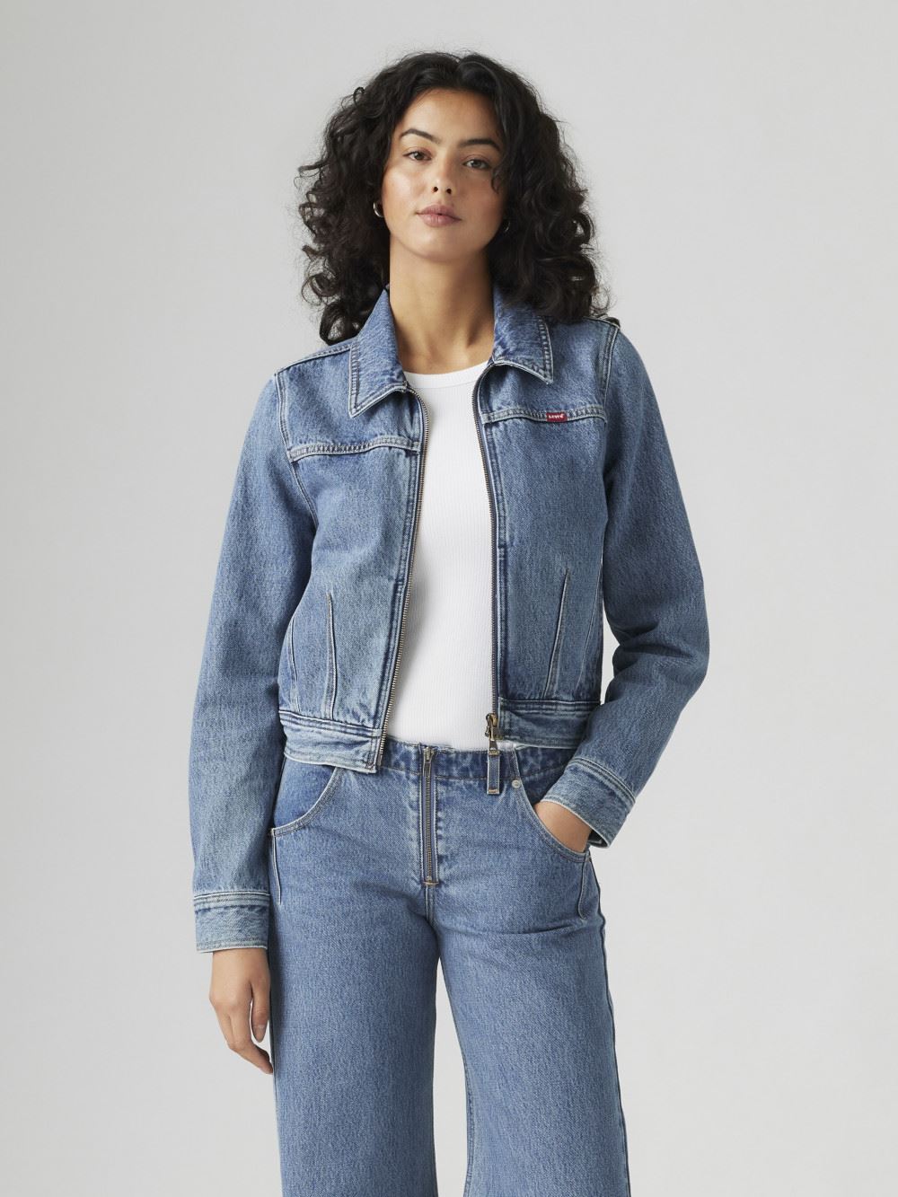 Levi’s® 女款 合身拉鍊牛仔夾克 / 外套 熱賣單品