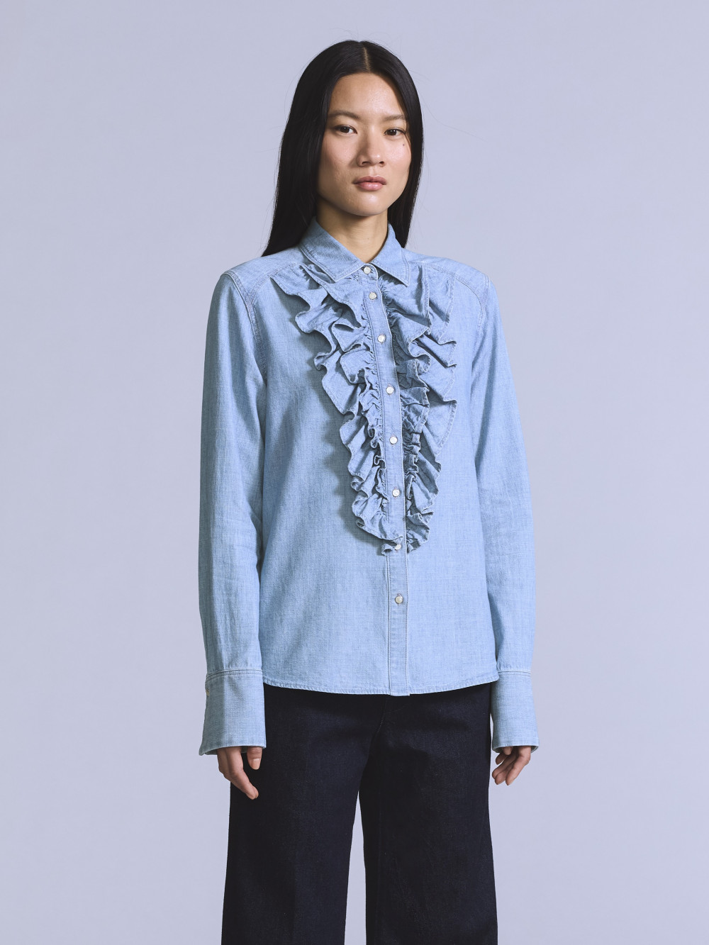 Levi’s® BLUETAB™ 女款 丹寧牛仔襯衫 / 造型荷葉邊 人氣新品