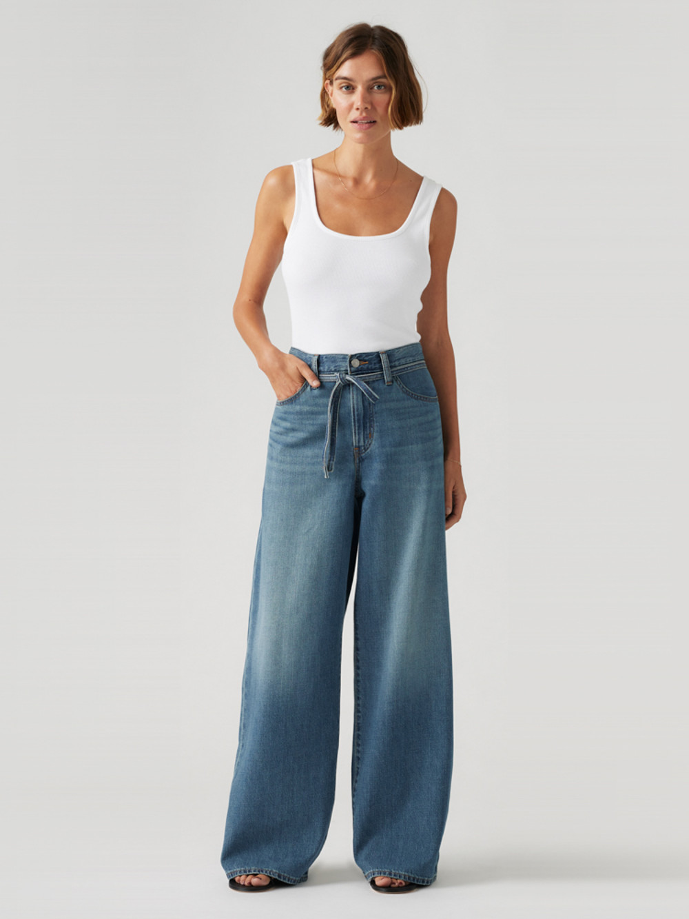 Levi’s® XL Straight 女款 高腰寬鬆直筒牛仔褲 人氣新品